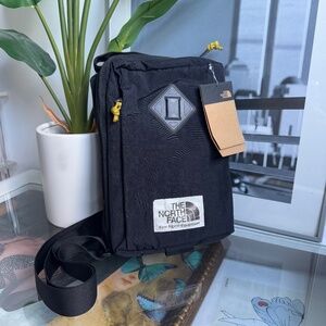 THE NORTH FACE Berkeley Field Bag (PFAS Free)